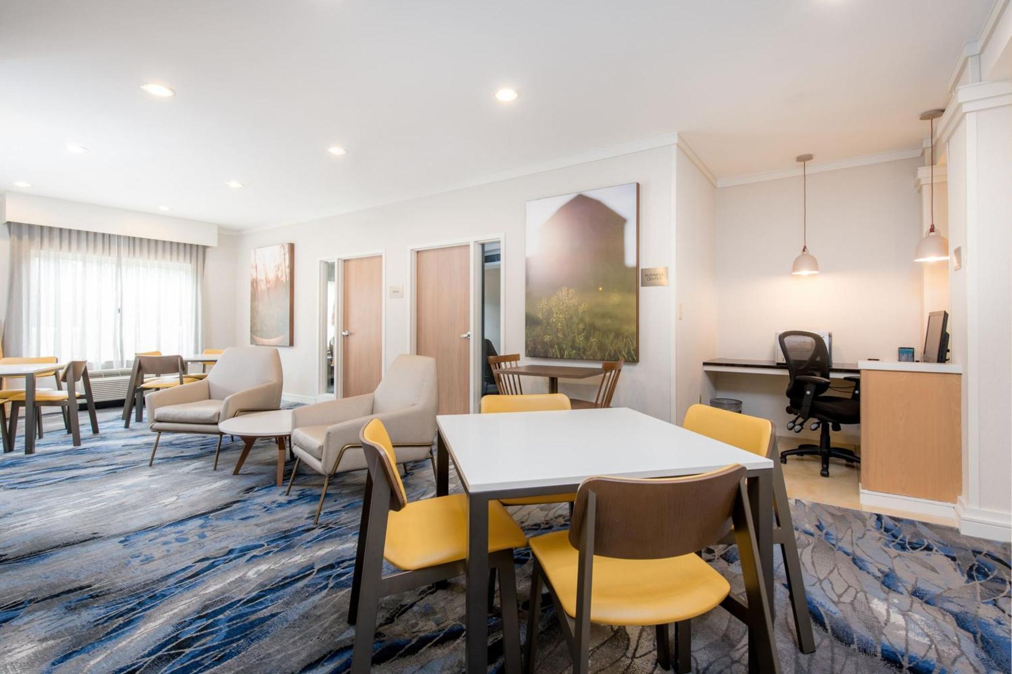 Fairfield Inn Suites Brunswick Exterior photo