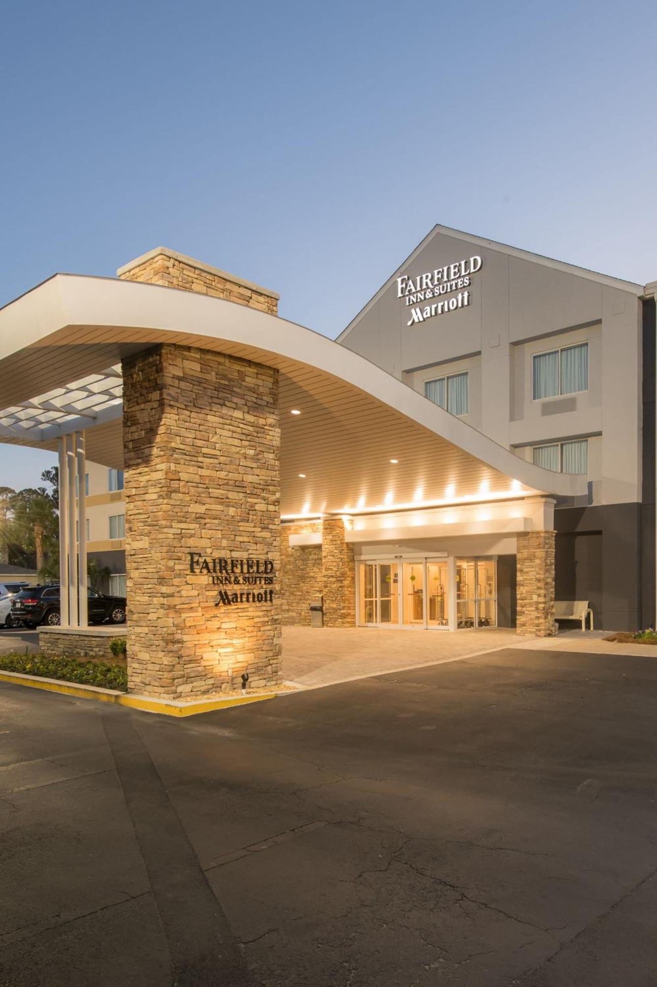 Fairfield Inn Suites Brunswick Exterior photo